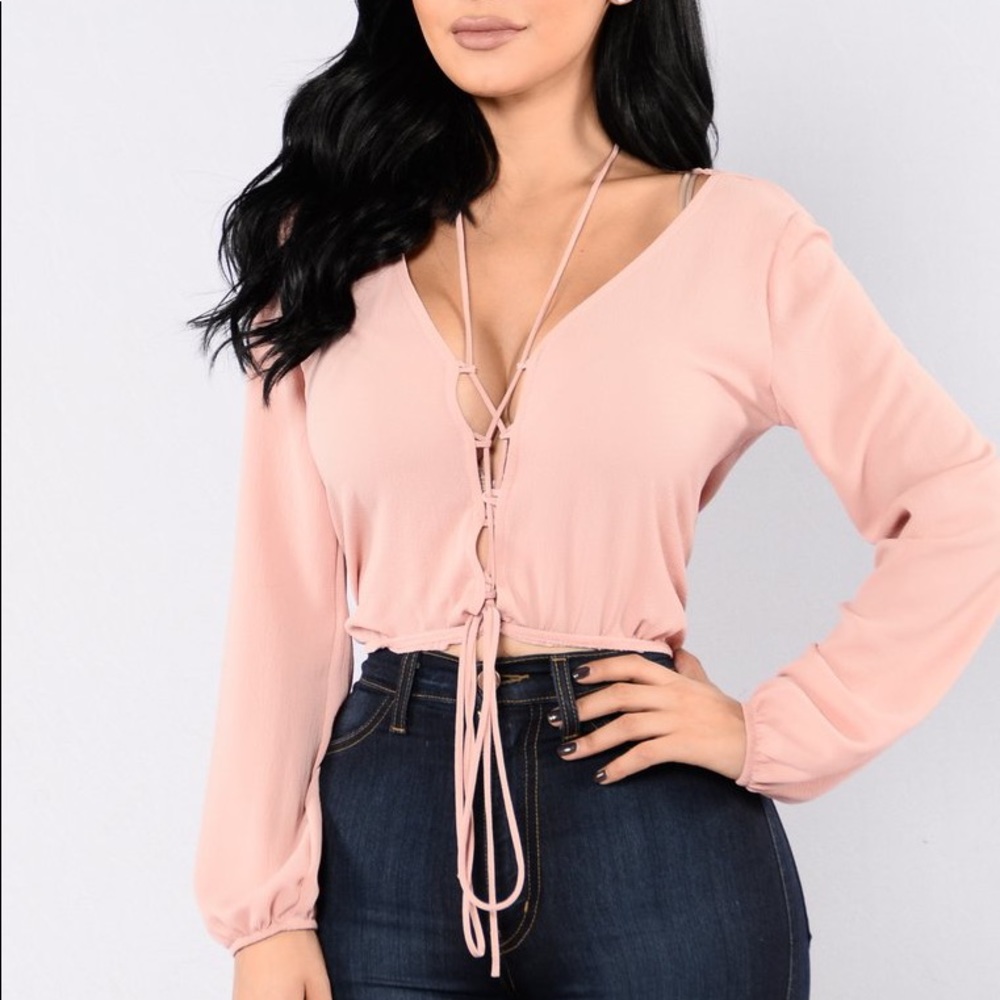 ✨Fashion Nova tie front blouse✨